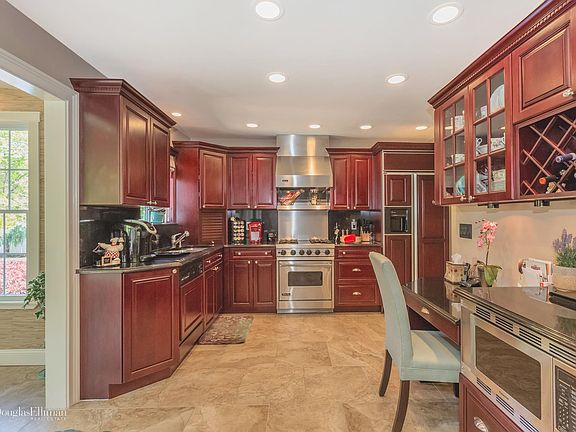 5th image of 117 Laurel Dr