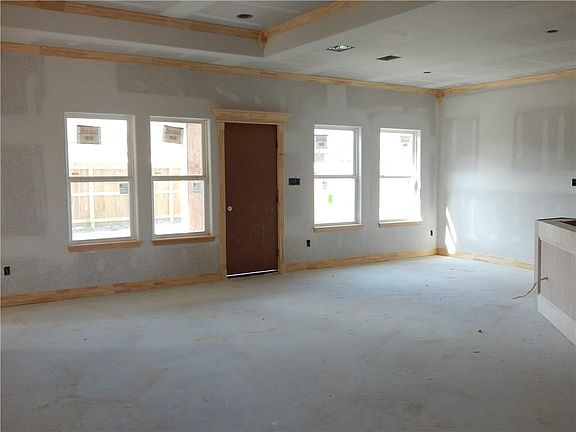 3rd image of 2317 Blackmore Ave