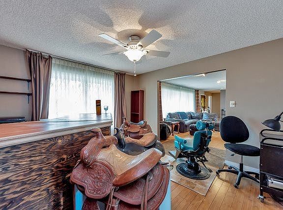 5th image of 1510 E Churchill Downs Dr
