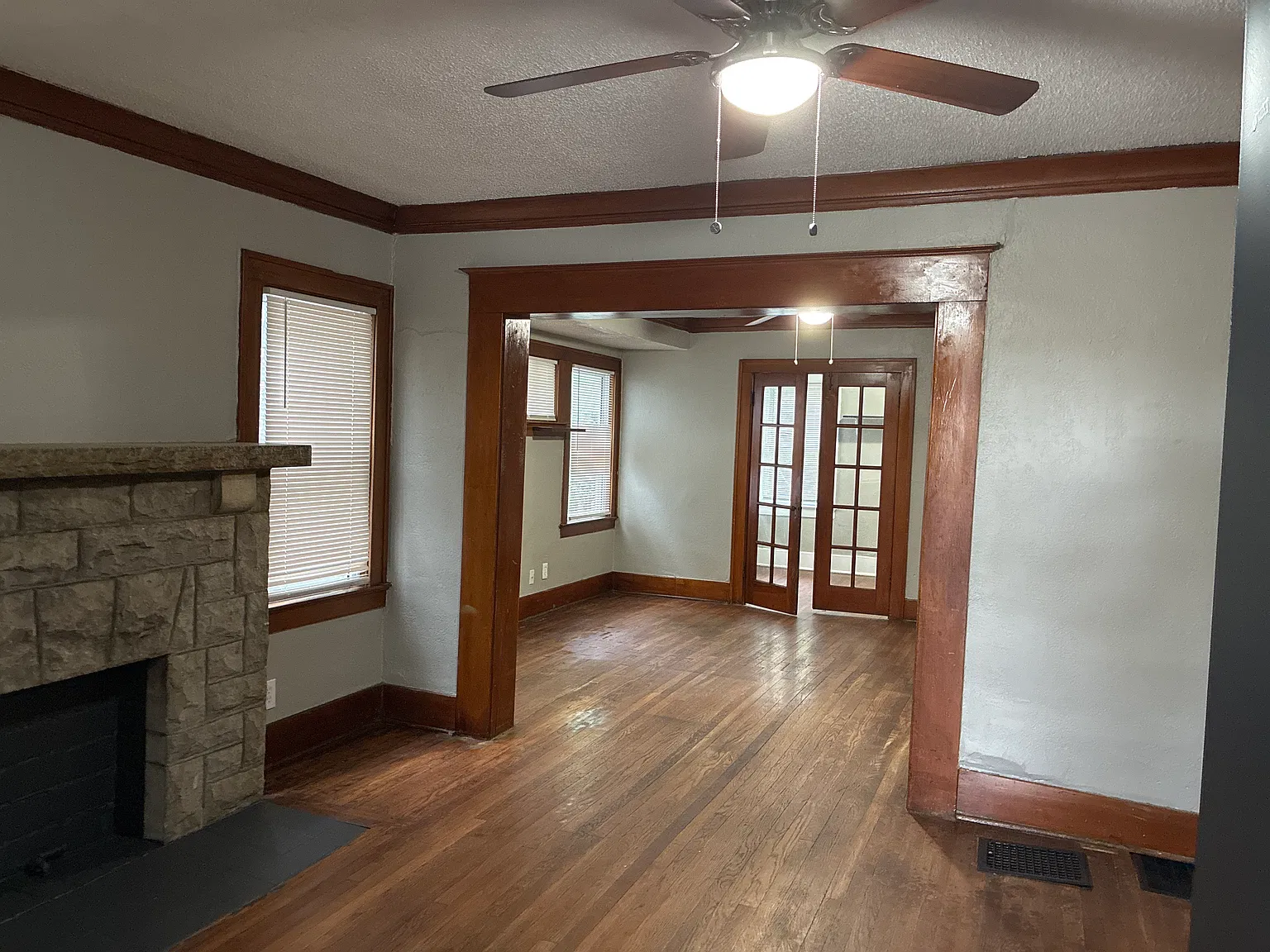3 bed, 1.5 bath, 1800 sqft, $1,200 — Photo 2