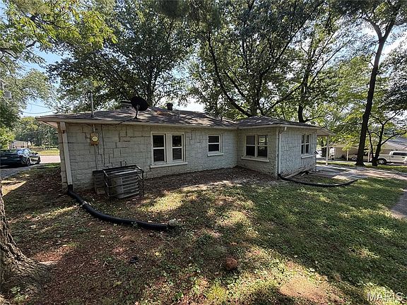 3rd image of 1911 Redman Rd