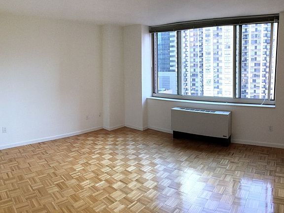 3rd image of 250 W 50th St APT 7T