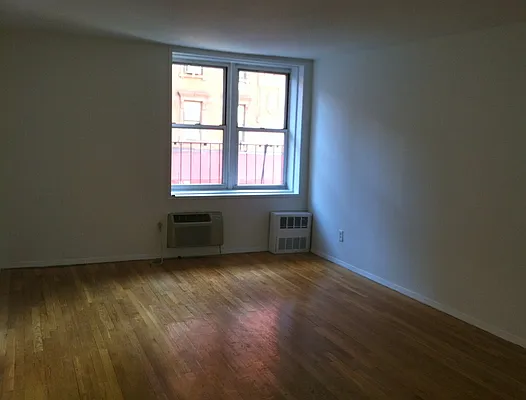 Rented by Acacia Realty | media 7