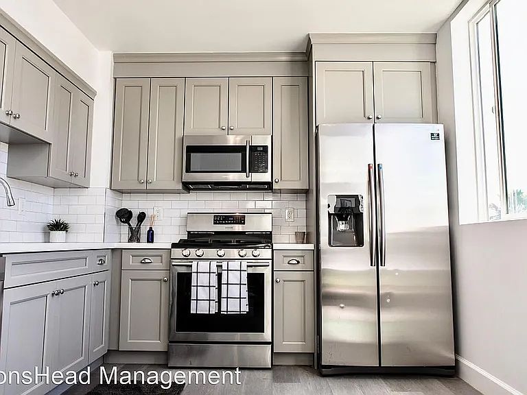 2nd image of 4557 Rosewood Ave #2A