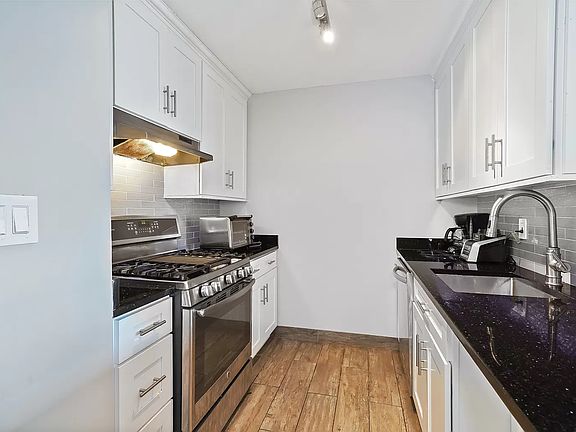 5th image of 130 Lenox Ave #705