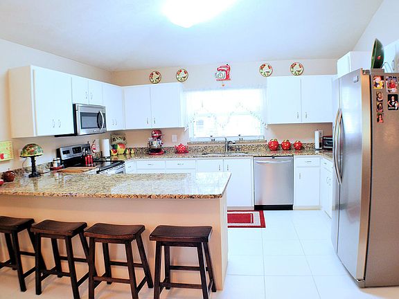 3rd image of 30 Sherrington Dr