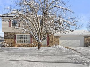 214 South Regis ROAD, Saukville, WI 53080