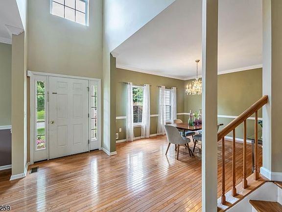3rd image of 320 Pinnacle Dr