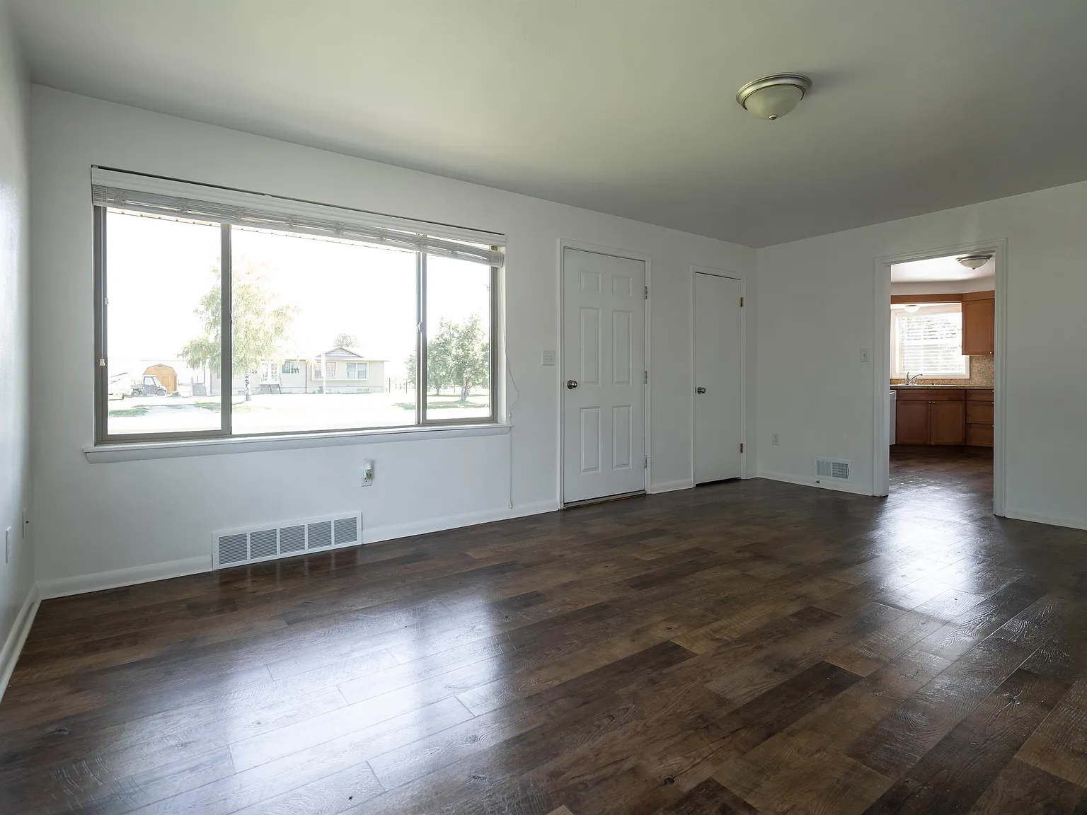 4 bed, 2.0 bath, 2172 sqft, $1,900 — Photo 4
