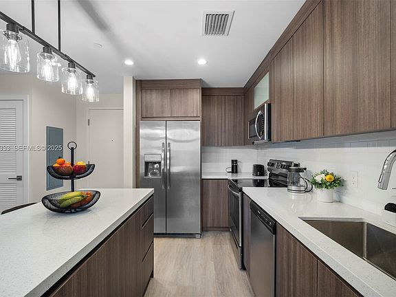 5th image of 1938 Jackson St #306