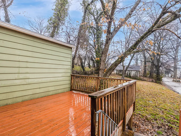 611 W Glenwood Ave — Photo 20
