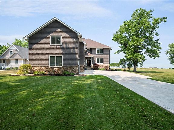 3rd image of 125 Lucien Dr