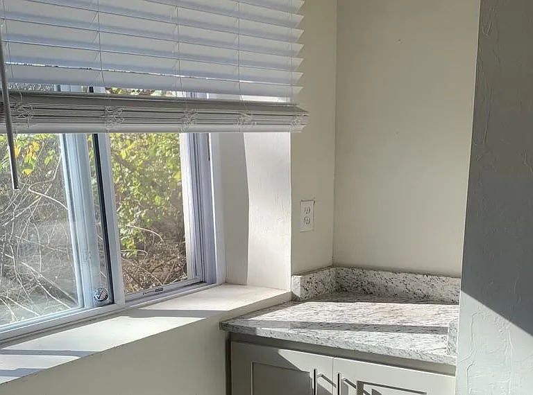 1138 N McKinley Ave #5 — Photo 6
