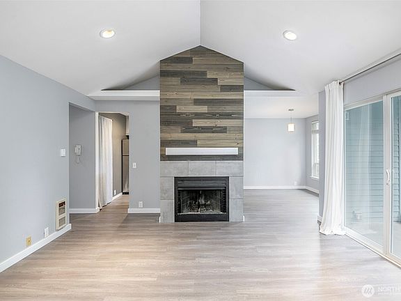 3rd image of 625 N Jackson Avenue #A18
