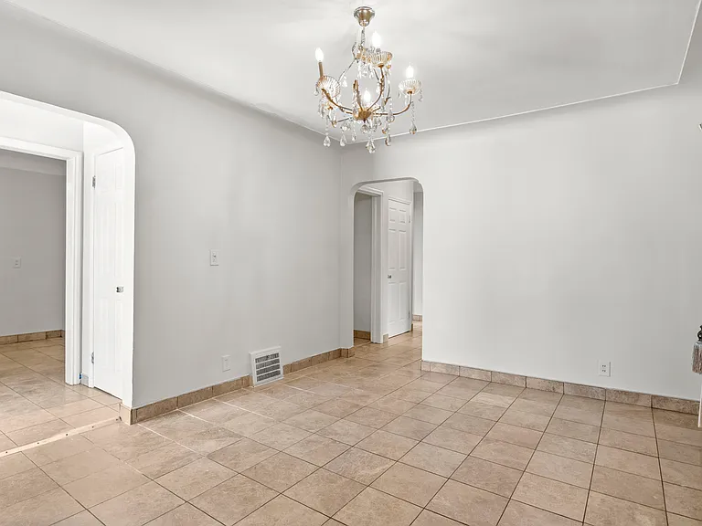 4645 Rosalie St — Photo 3