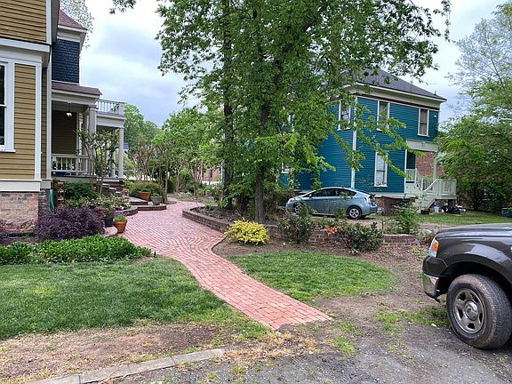3rd image of 606 Summit Ave