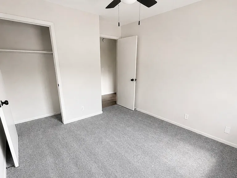 5168 S 147th Cir — Photo 9