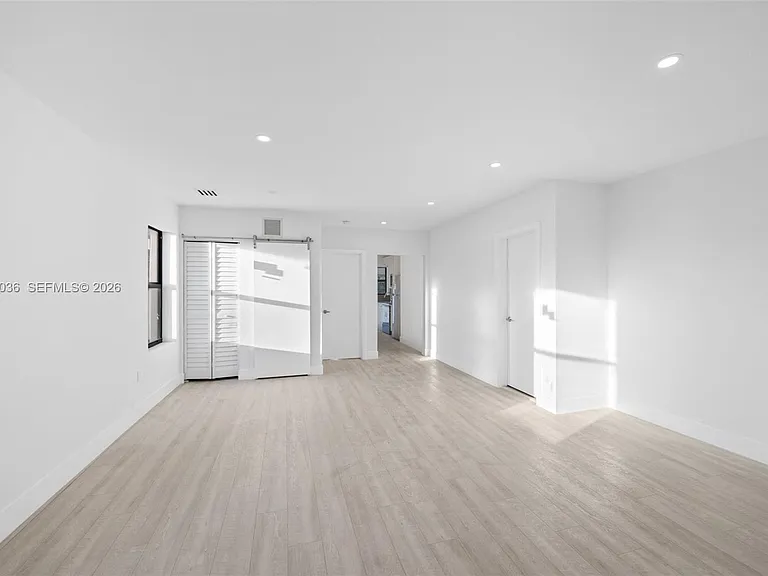 1721 SW 13th St #4 — Photo 6