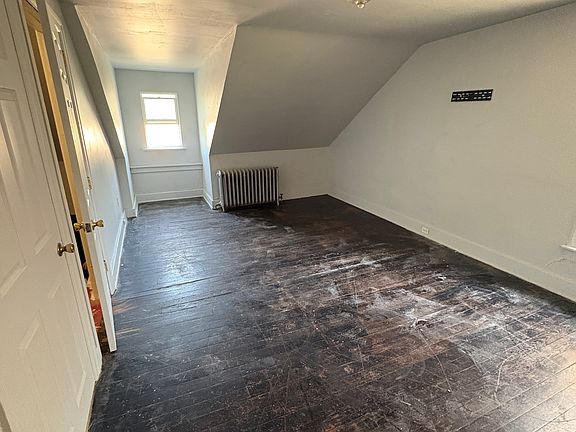 2nd image of 25 E 4th St Unit 2
