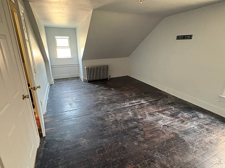 25 E 4th St #2 — Photo 2