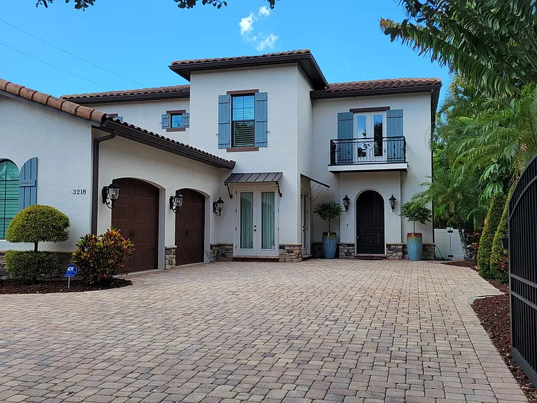 3218 S Osprey Ave — Photo 2