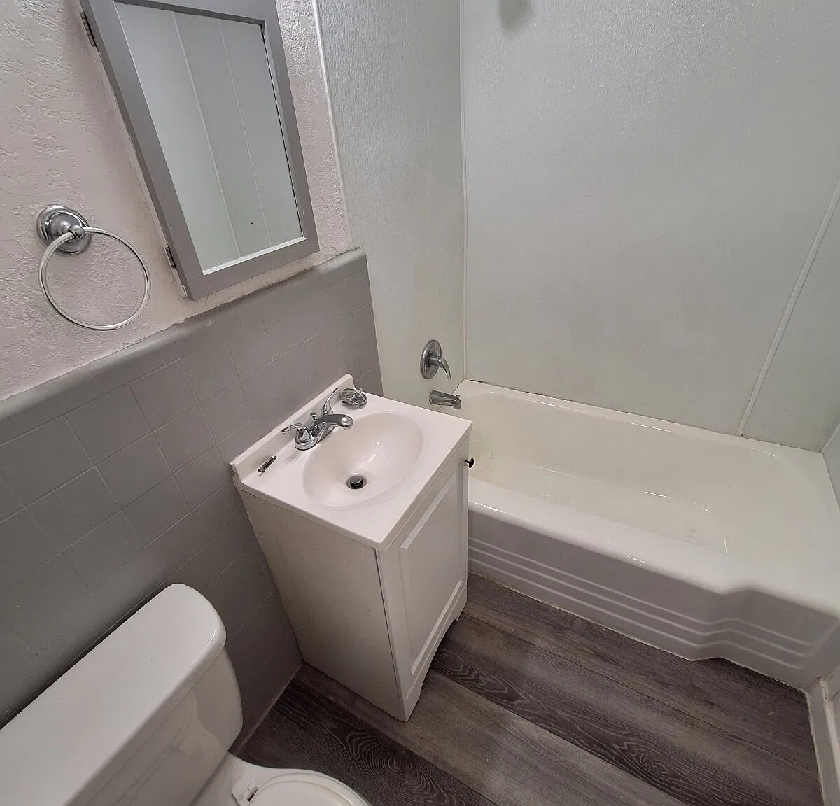 2 bed, 1.0 bath, 727 sqft, $825 — Photo 3