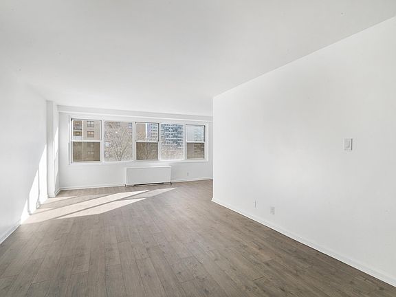 4th image of 225 Saint Pauls Ave APT 7L