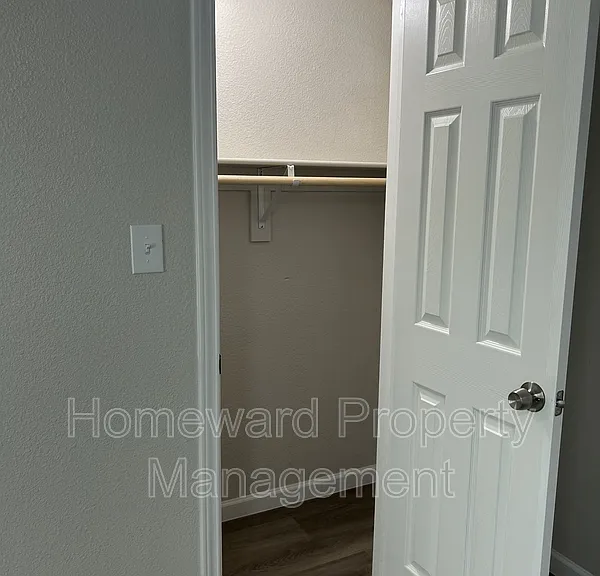 407 N Justin Ave #D — Photo 6