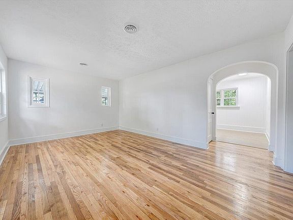 3rd image of 323 Whittaker Ave NE