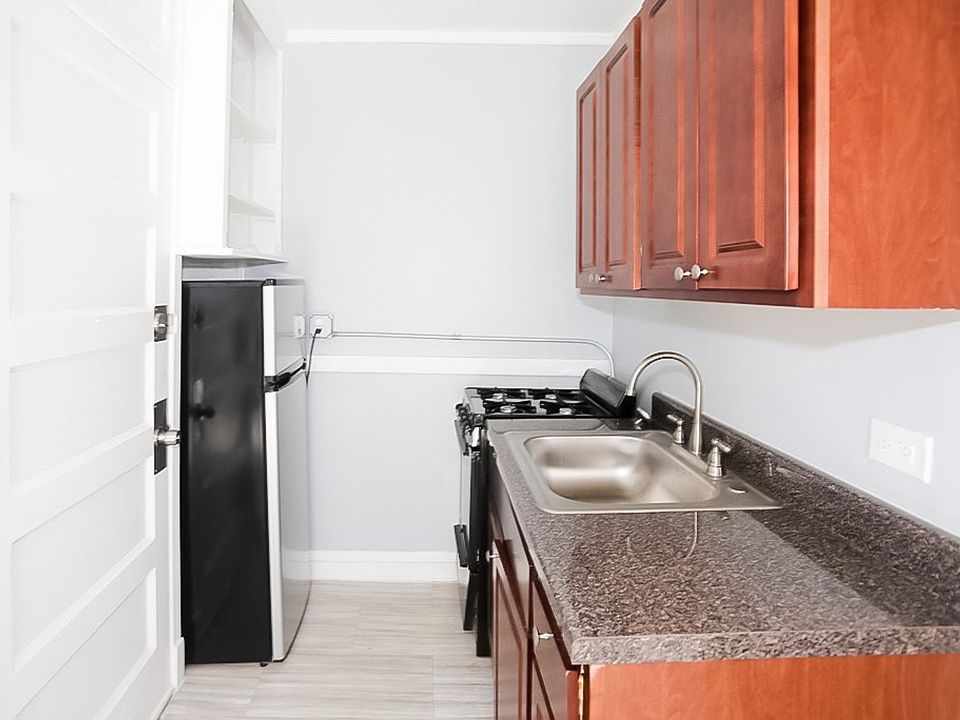2nd image of 3257-3267 W Wrightwood Ave