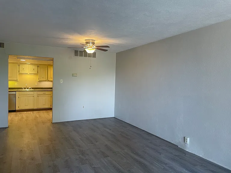 4511 Forest Ln — Photo 6