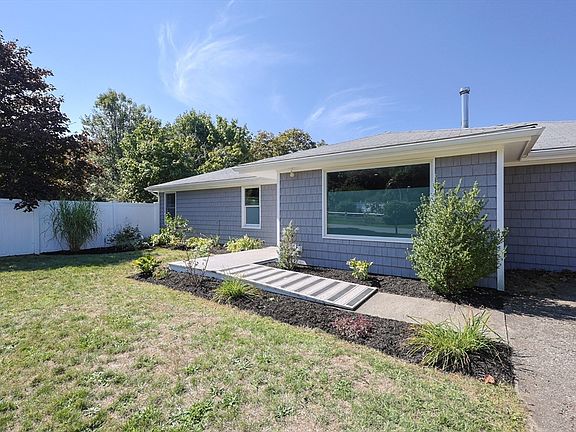 3rd image of 8 Denise Ave