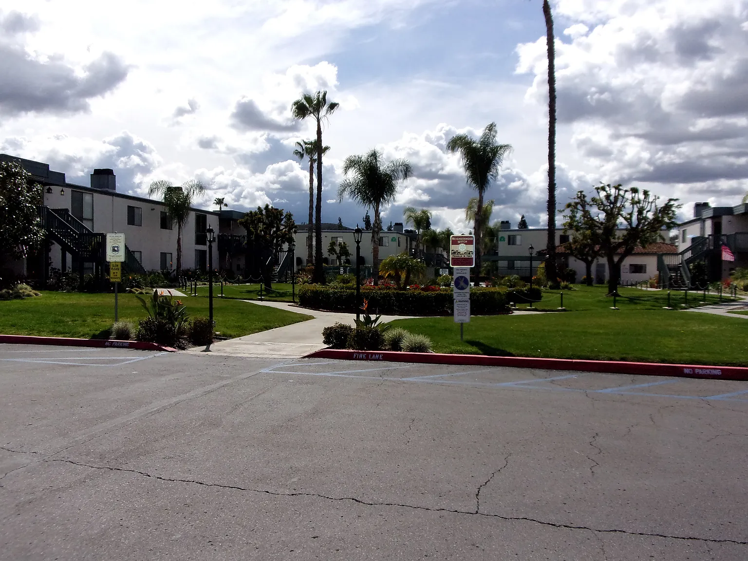 Woodside Apartments — Photo 2