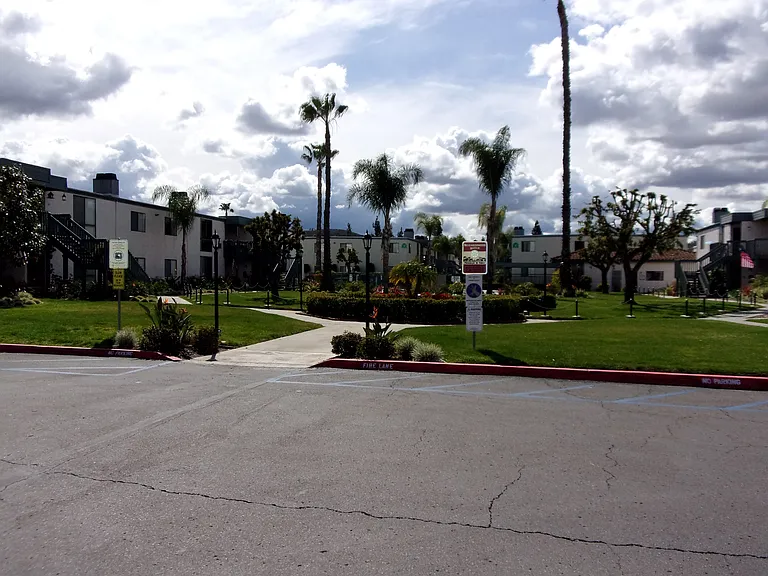 Woodside Apartments — Photo 1