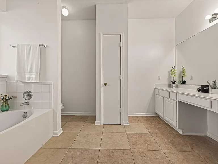16315 April Ridge Dr — Photo 43