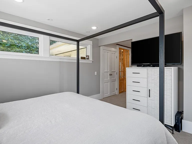 1310 Lake Dr SE — Photo 27