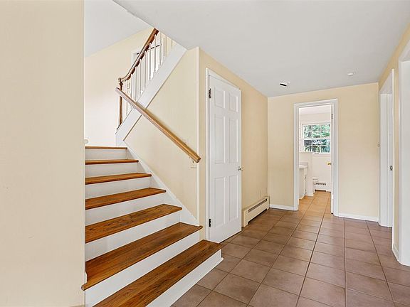 5th image of 329 Highland Dr