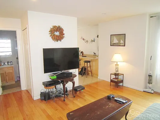 Rented by City Connections Realty | media 51