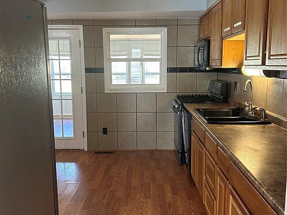 5th image of 691 Walnut Point Ct
