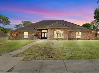906 Greenbriar Ln, Duncanville, TX 75137