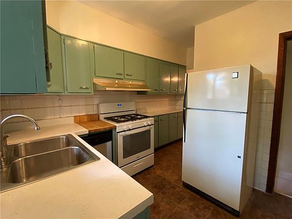 5th image of 2249 Wightman St