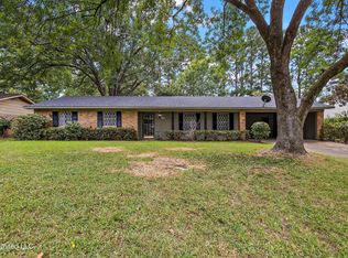 1216 Manchester Dr, Clinton, MS 39056