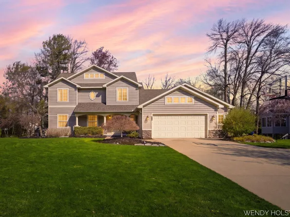1461 Stillwater Dr, Holland, MI 49424