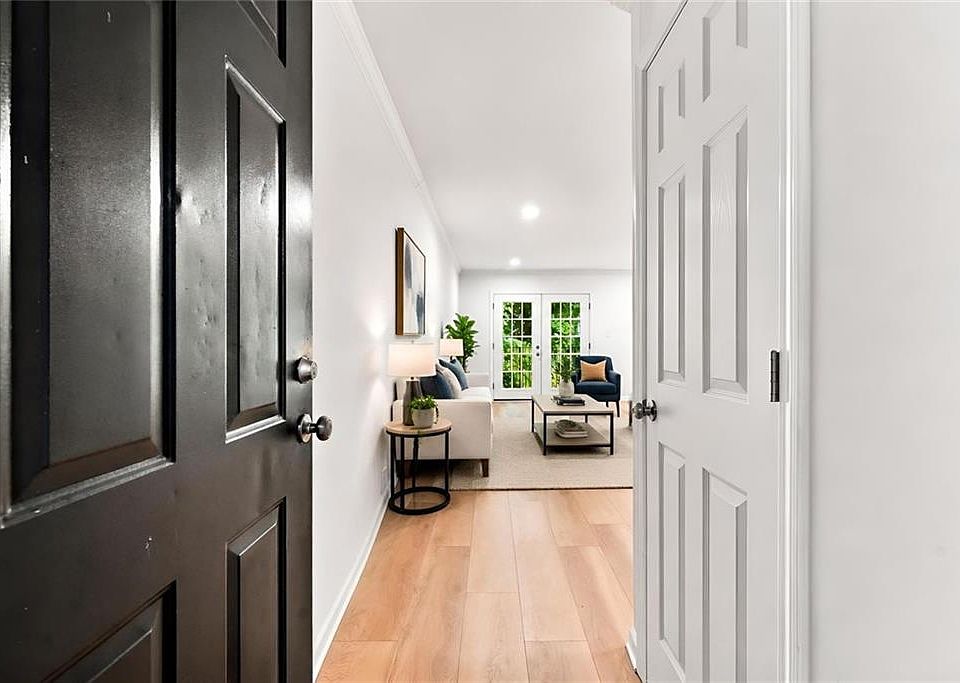 1st image of 5095 Roswell Rd Unit 203