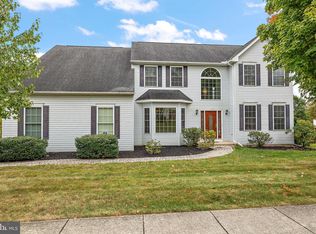 23 Twin Creeks Dr, Thornton, PA 19373