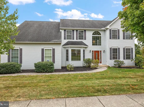 23 Twin Creeks Dr, Thornton, PA 19373