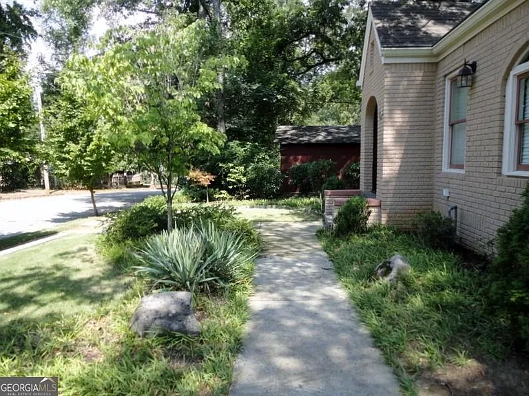 49 Leslie St — Photo 5