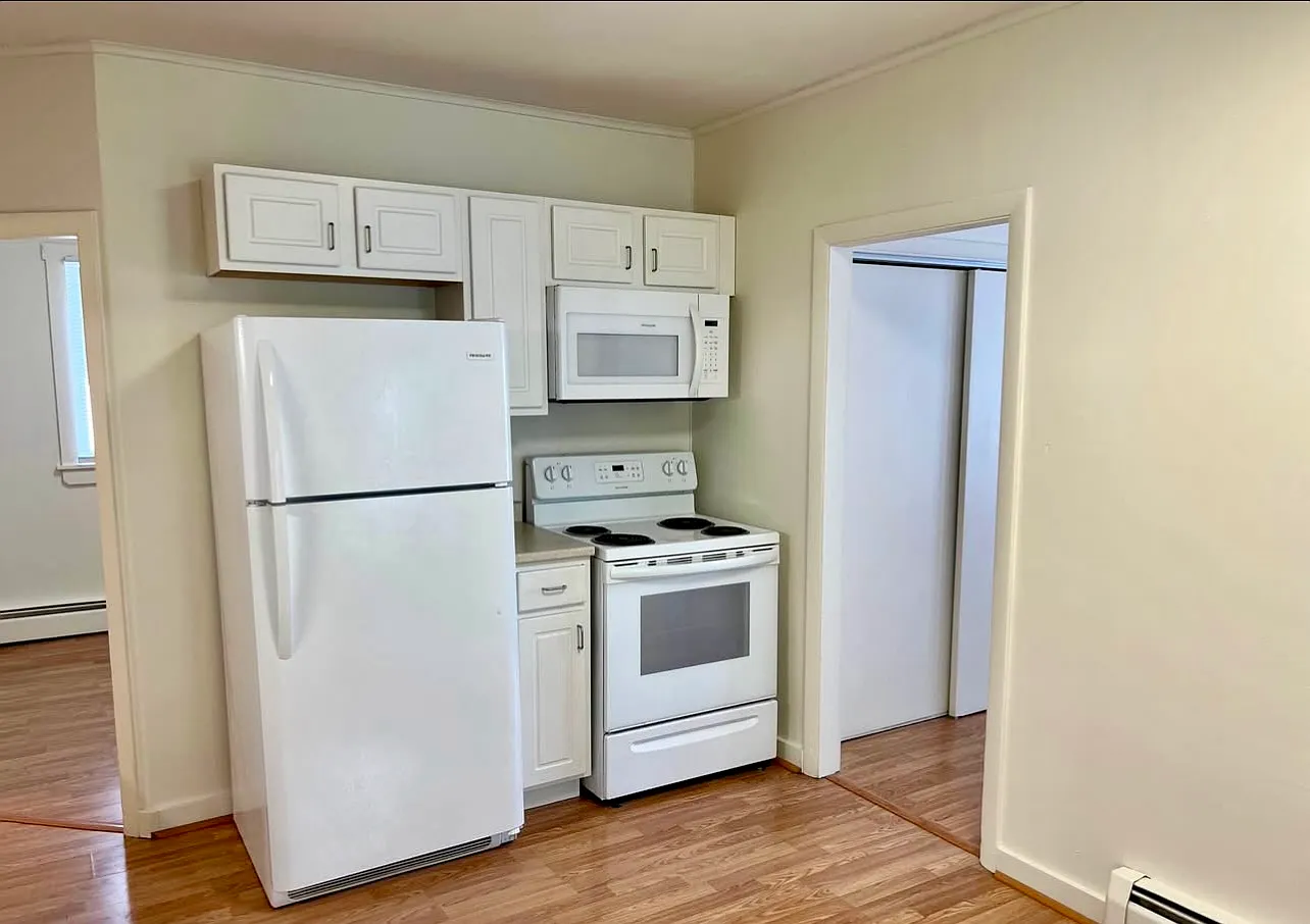 28 Railroad Ave — Photo 3