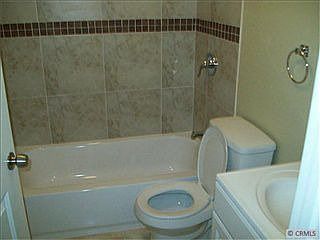 4th image of 8717 Elm St