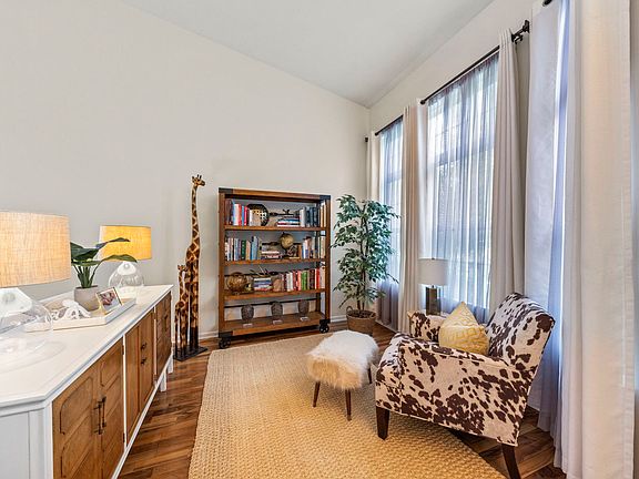 3rd image of 7405 Fordham Ct